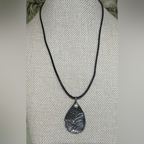 Sterling Silver Leaf Pendant w/Pearl Accent on Black Leather Cord 17” - Picture 1 of 5